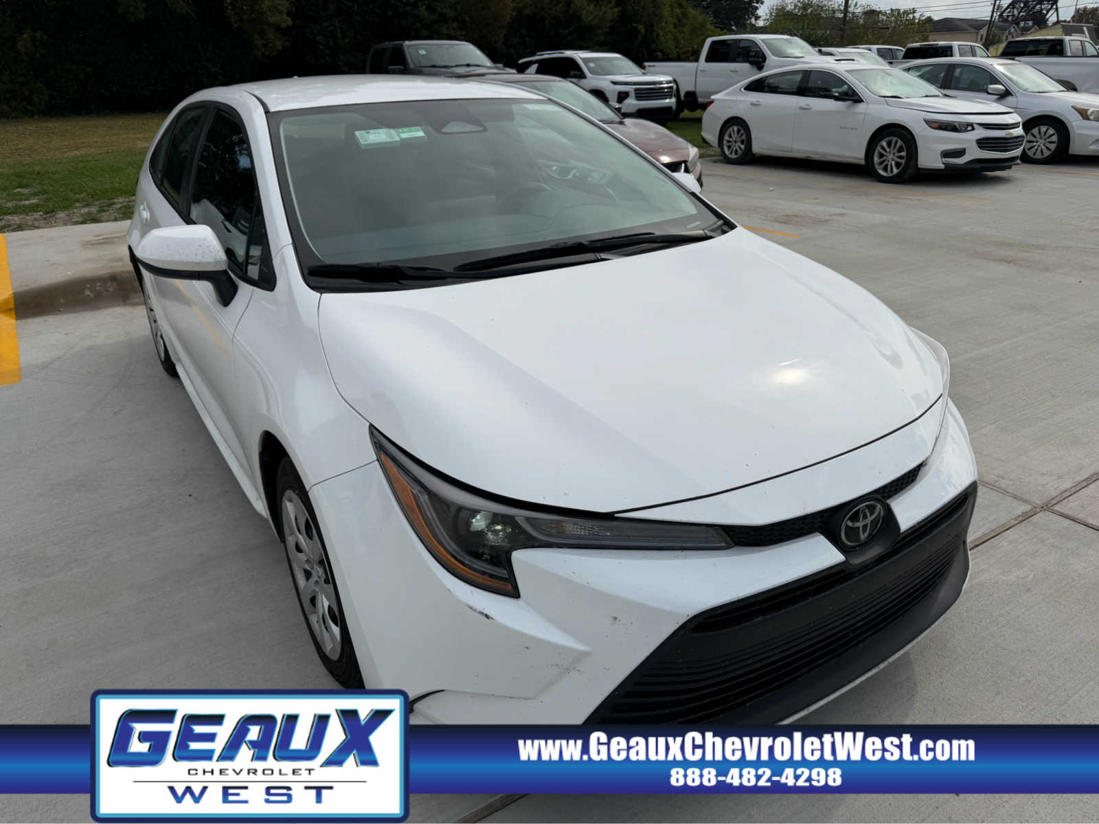 2025 Toyota Corolla LE photo 2