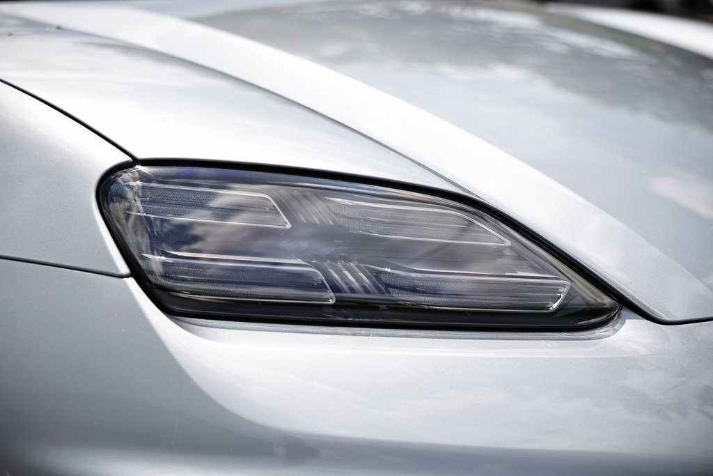 2025 Porsche Macan 4 Electric photo 17