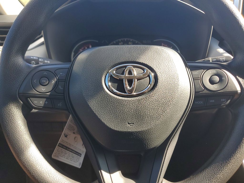 2025 Toyota RAV4 XLE photo 18