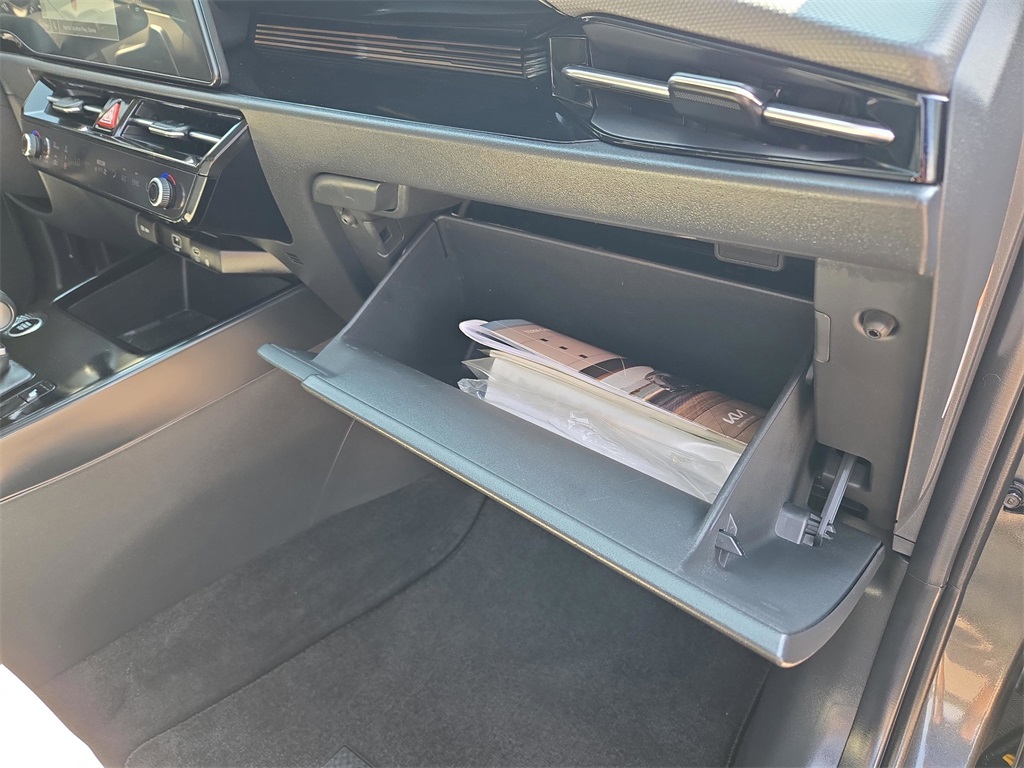 2023 Kia Niro EX Touring photo 21