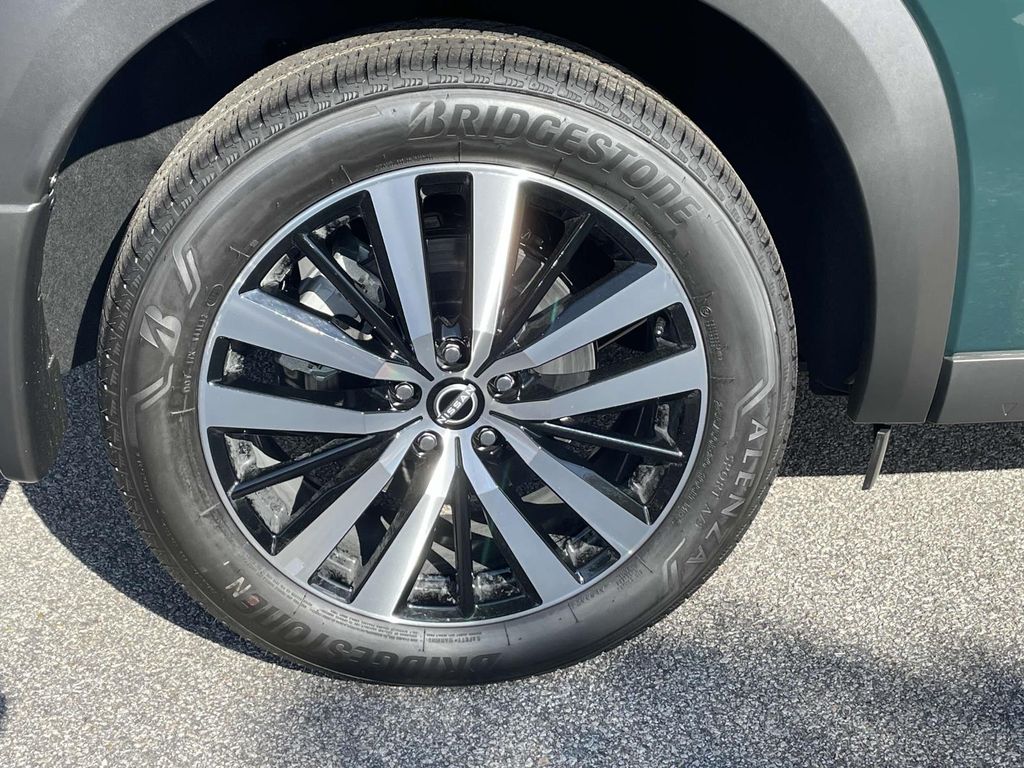 2025 Nissan Pathfinder Platinum photo 7