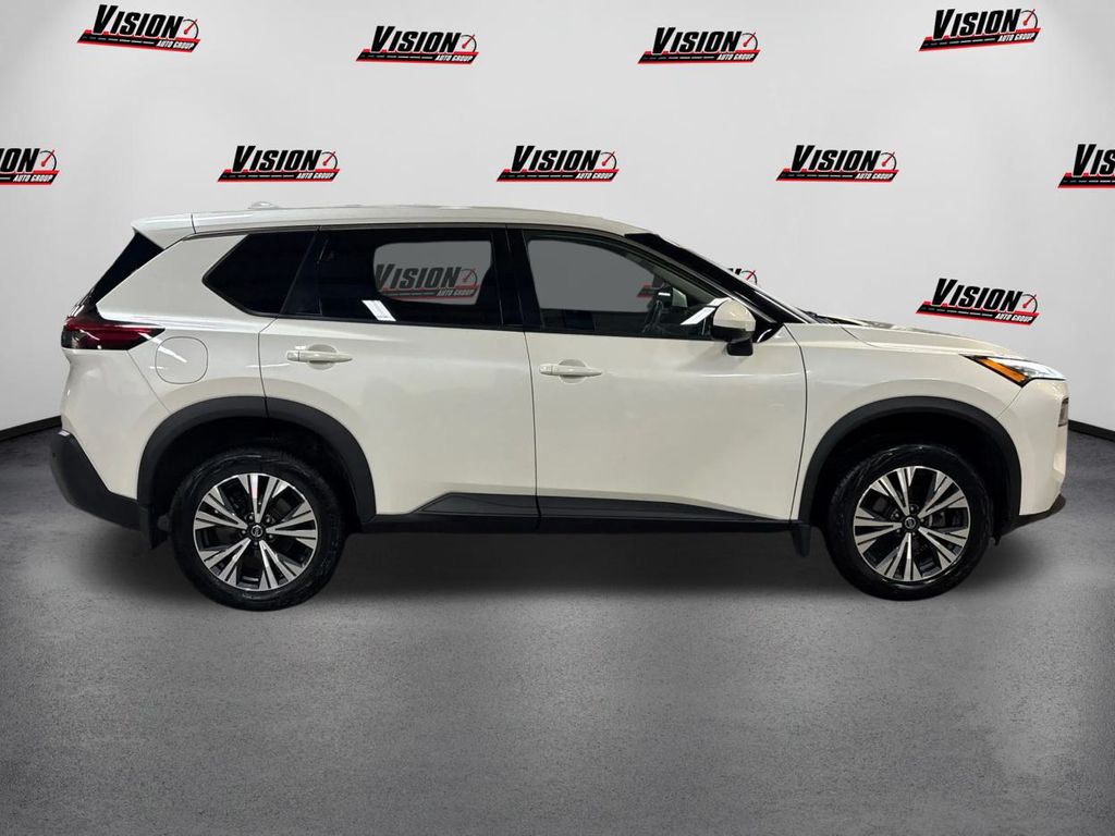 2021 Nissan Rogue SV photo 4