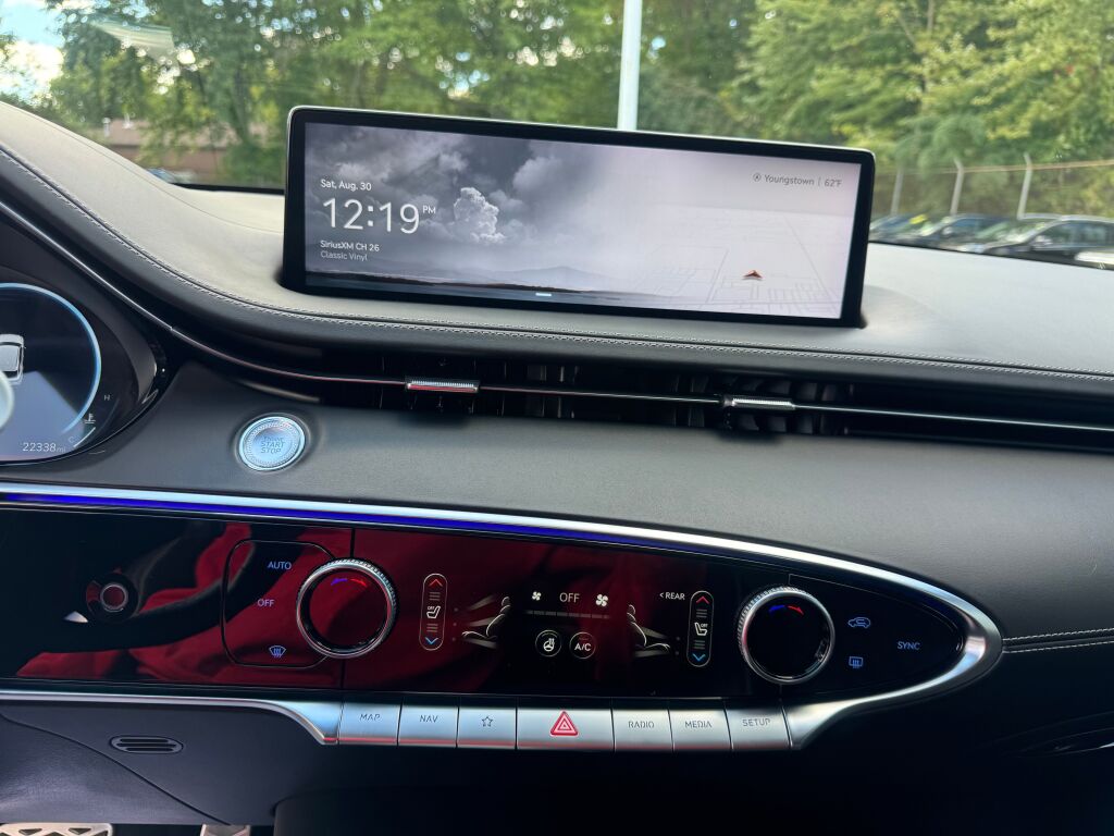 2024 Genesis GV70 3.5T Sport photo 11