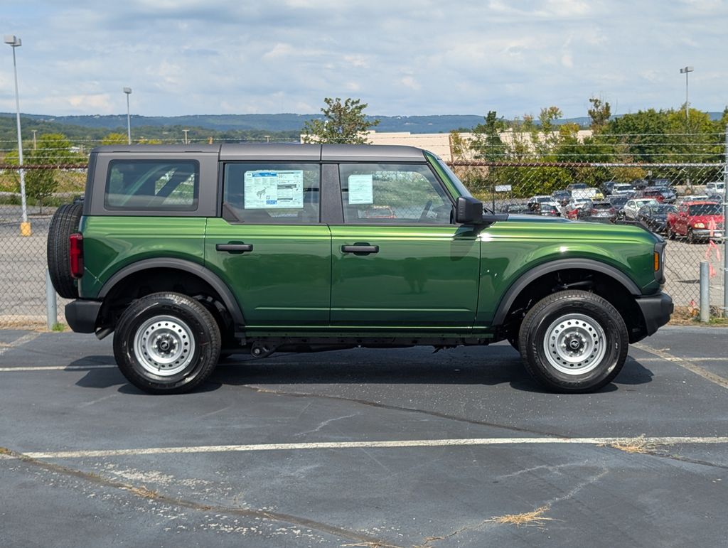 2025 Ford Bronco Base photo 3