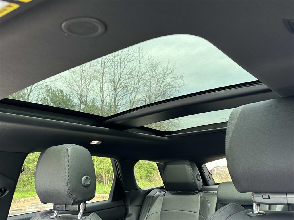 2026 Land Rover Range Rover Evoque Dynamic SE photo 4