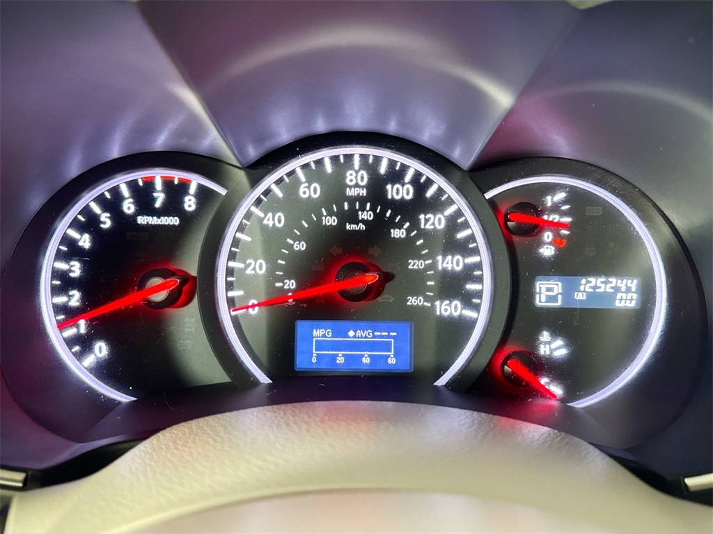 2012 Nissan Quest SV photo 20