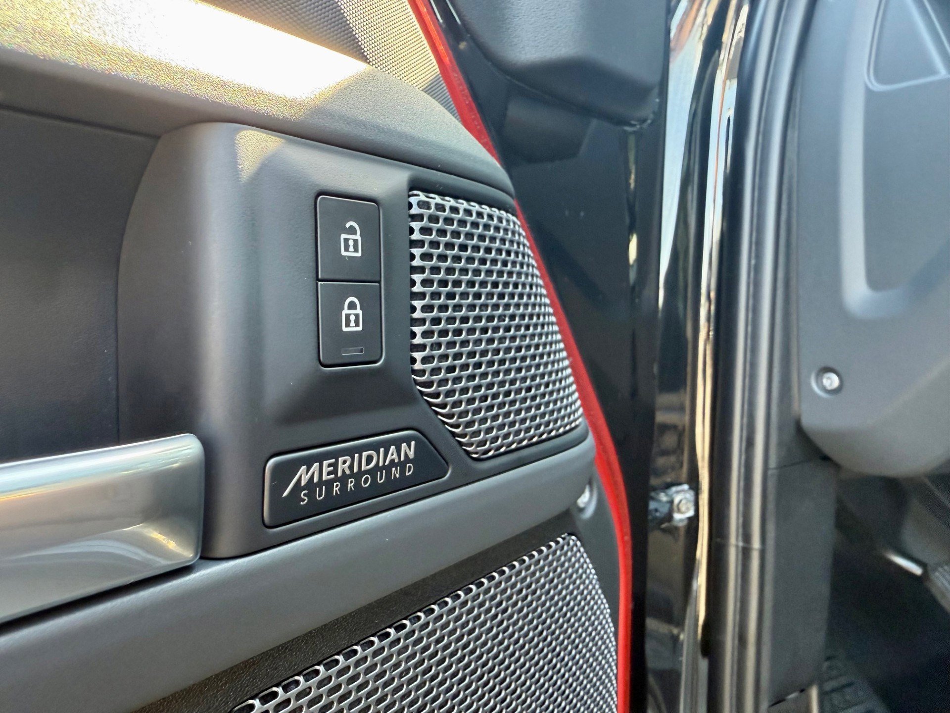 2022 Land Rover Defender X-Dynamic HSE photo 11