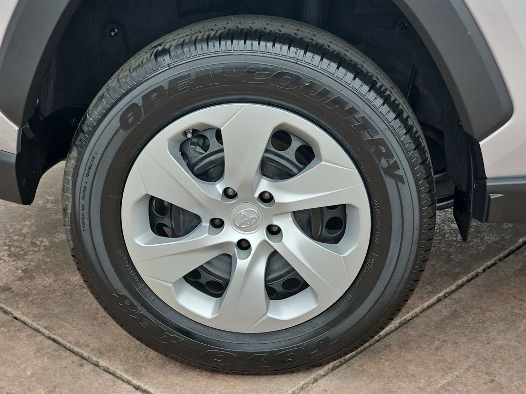 2024 Toyota RAV4 LE photo 30