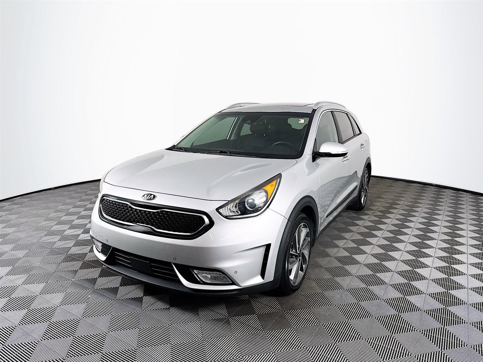 2019 Kia Niro Touring photo 2