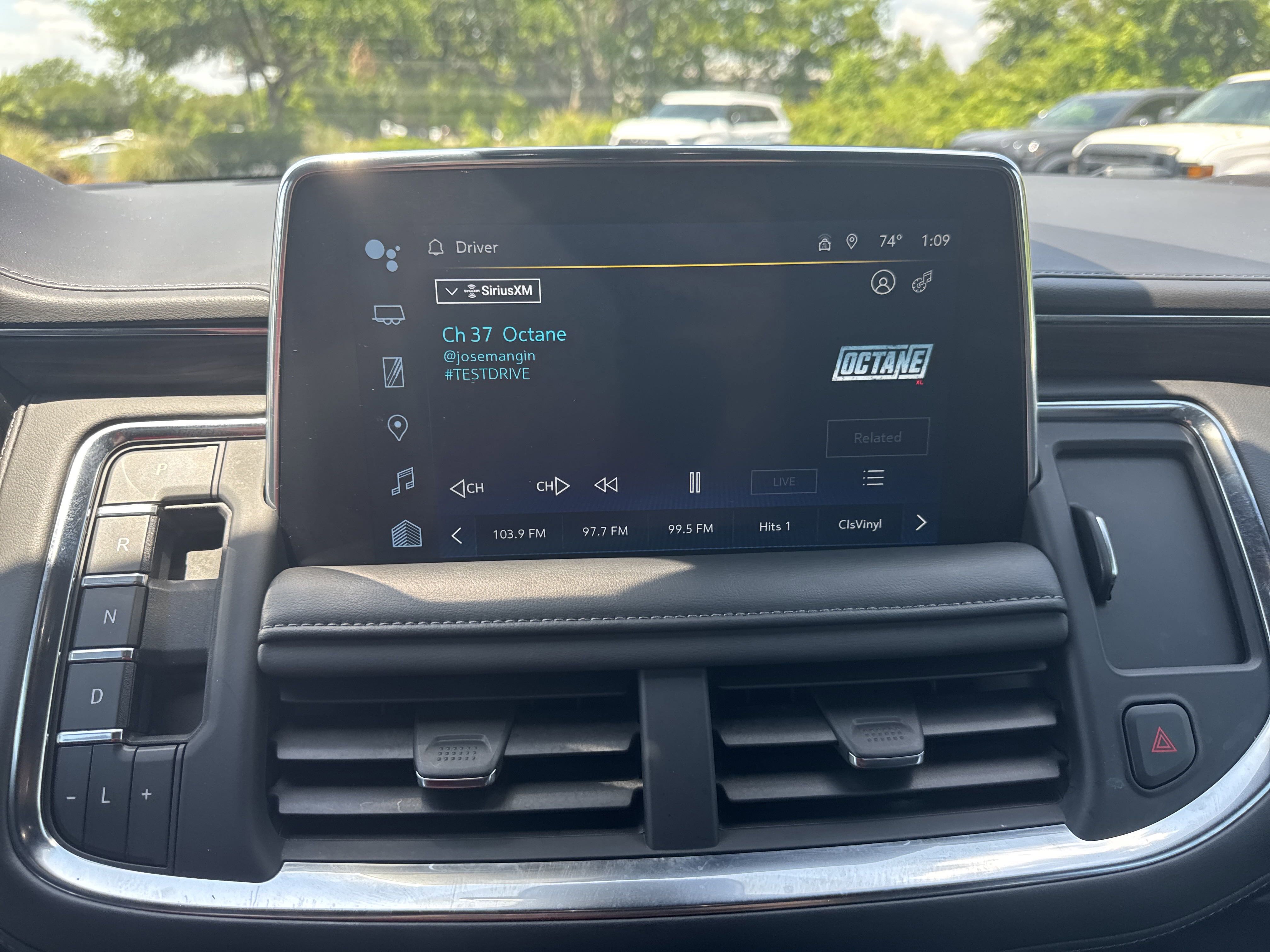 2023 Chevrolet Suburban LT photo 12