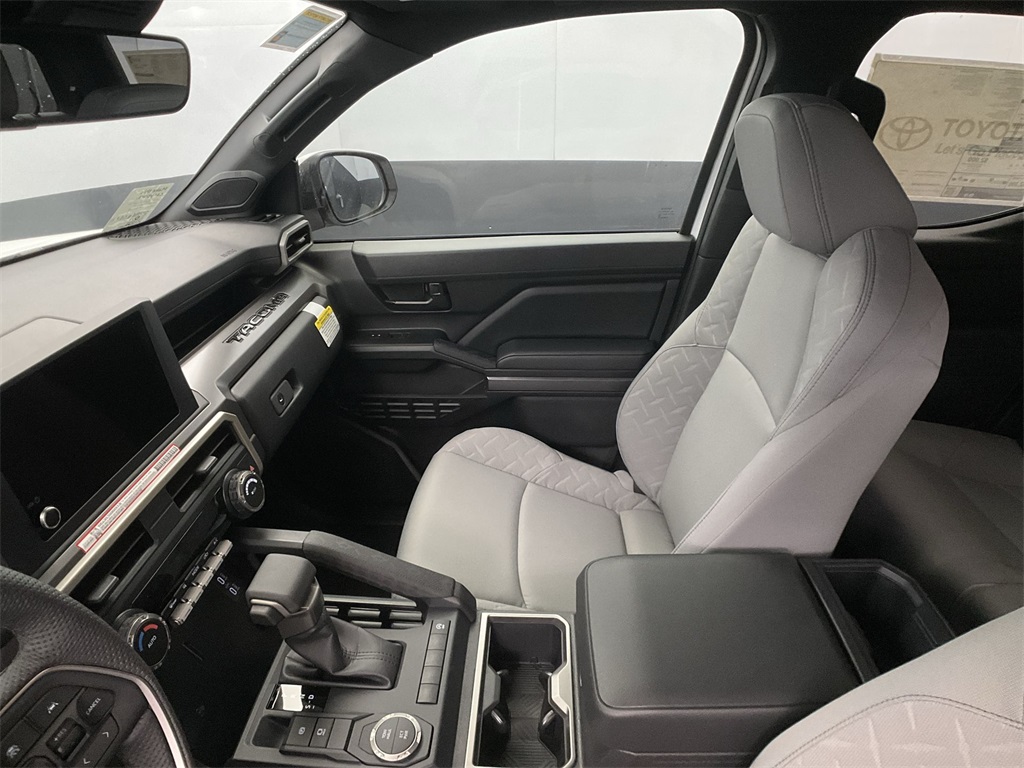 2025 Toyota Tacoma SR5 photo 28