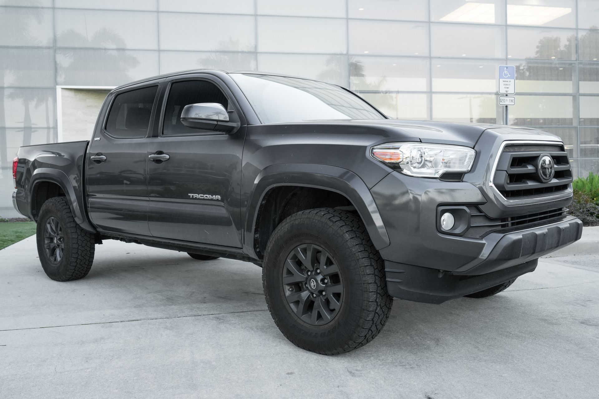 2021 Toyota Tacoma SR5 4x4 photo 2