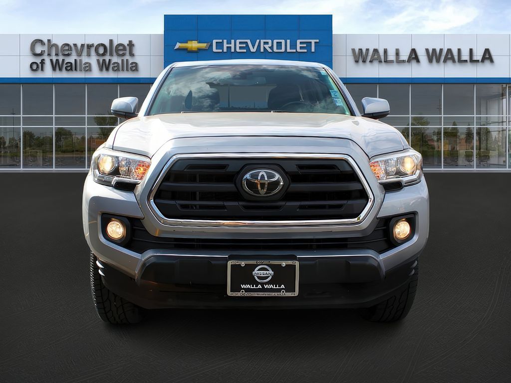 2018 Toyota Tacoma SR5 photo 2