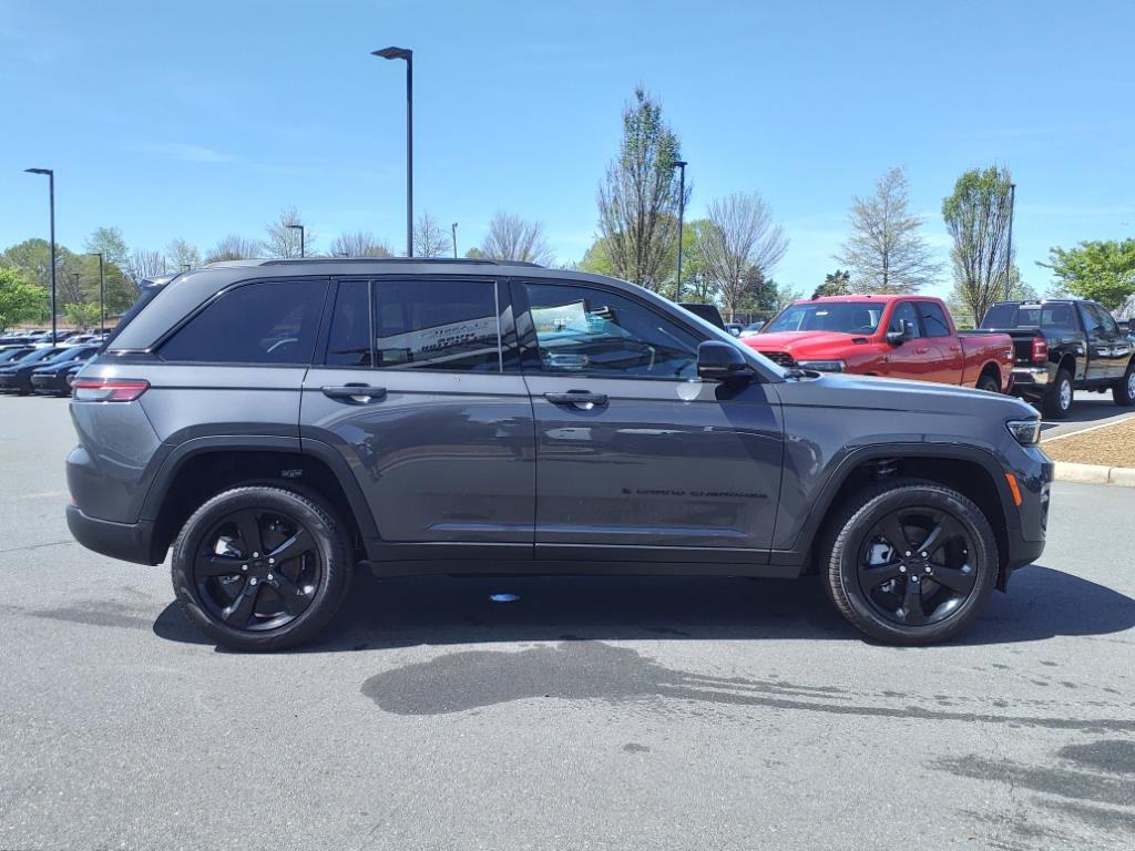 2025 Jeep Grand Cherokee Limited photo 16