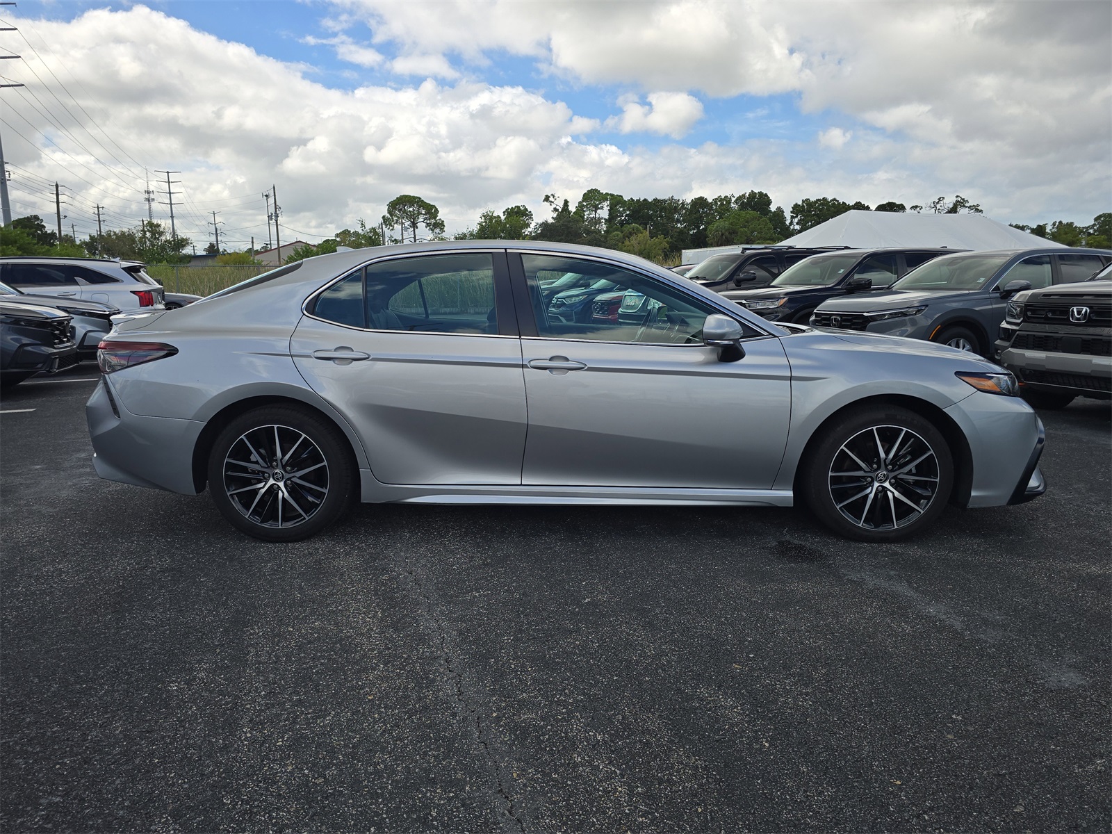 2023 Toyota Camry SE photo 3