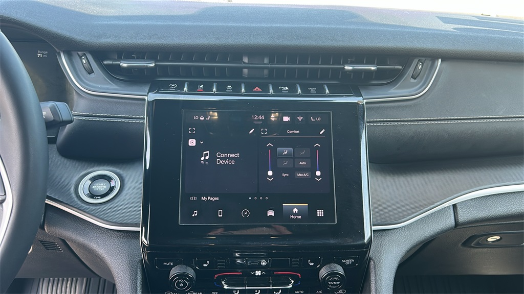 2023 Jeep Grand Cherokee Altitude photo 17