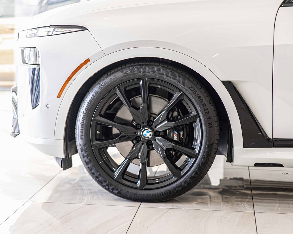 2025 BMW X7 - Image 8