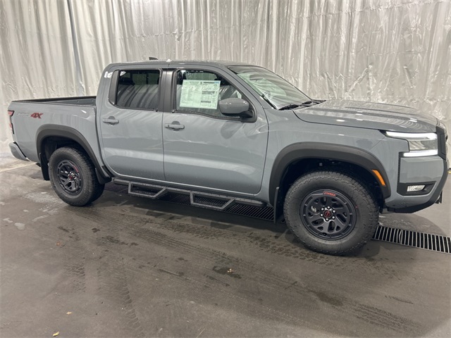 2025 Nissan Frontier PRO-4X photo 2