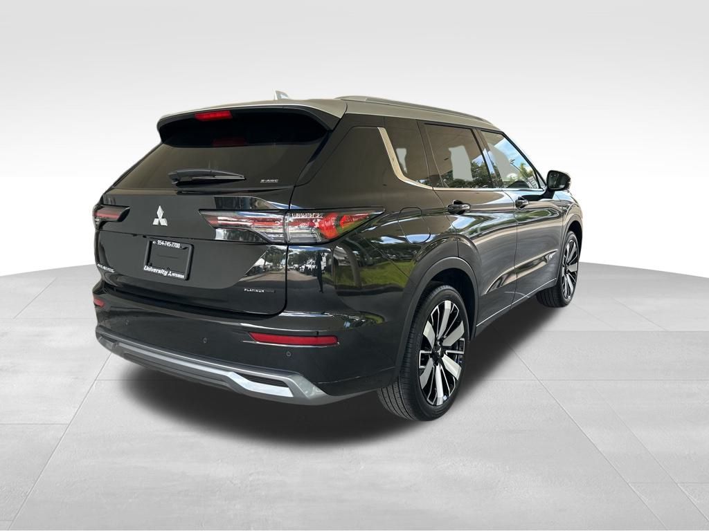 2025 Mitsubishi Outlander Black Edition photo 4