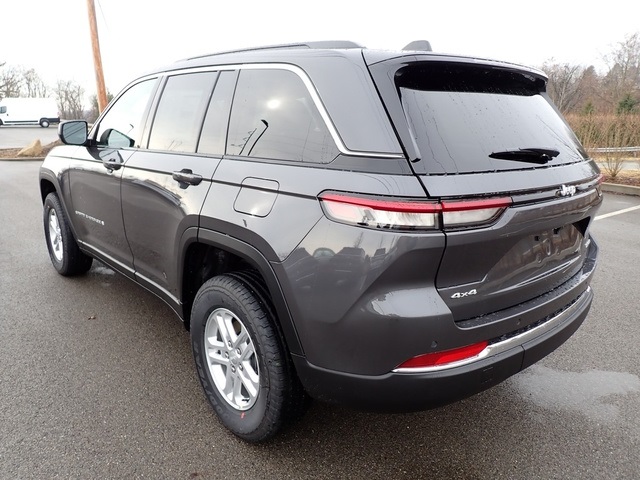 2025 Jeep Grand Cherokee Laredo photo 2