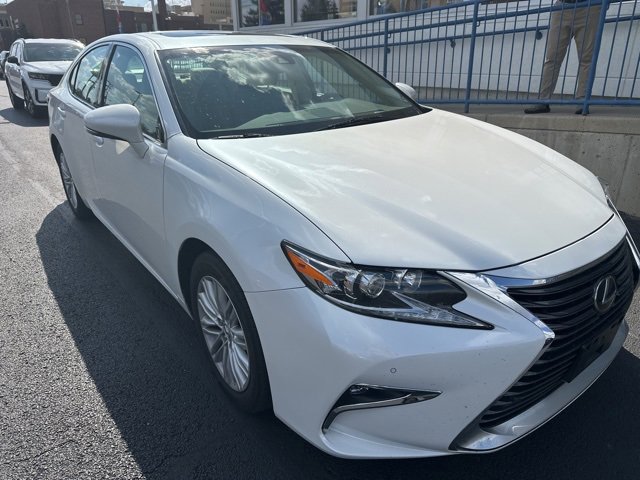 2017 Lexus ES 350 photo 2