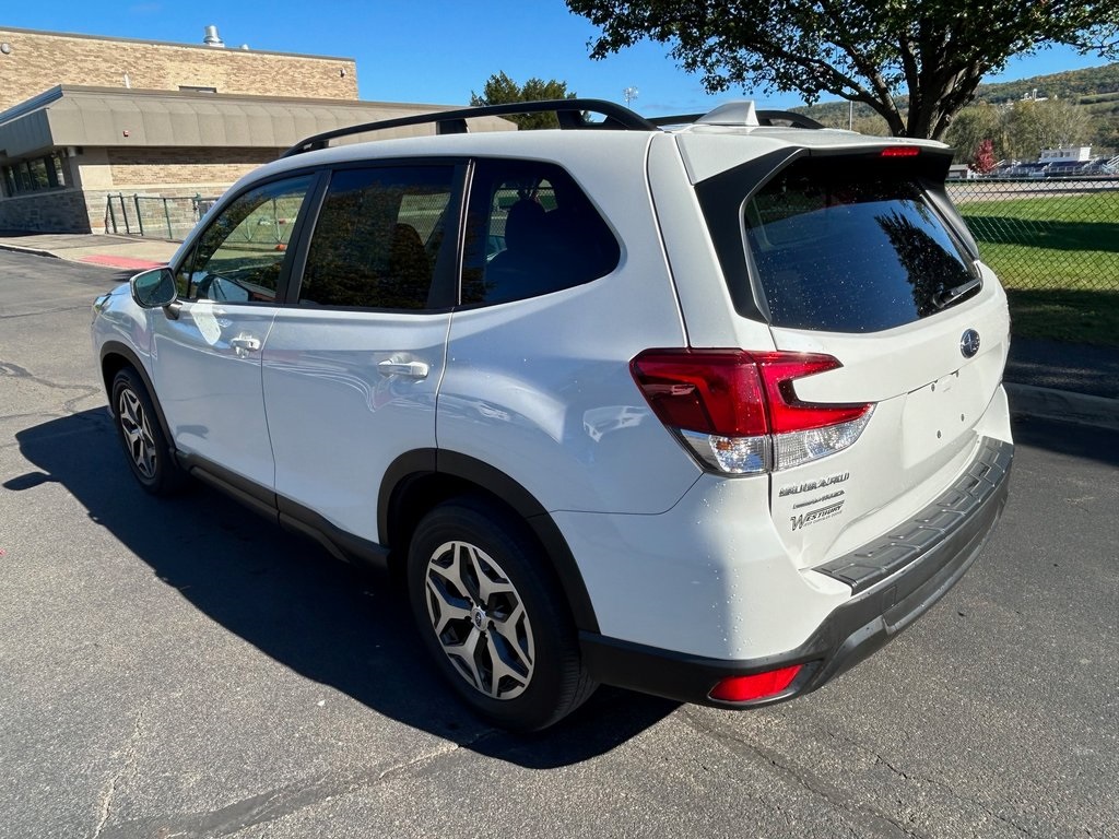 2023 Subaru Forester Premium photo 3
