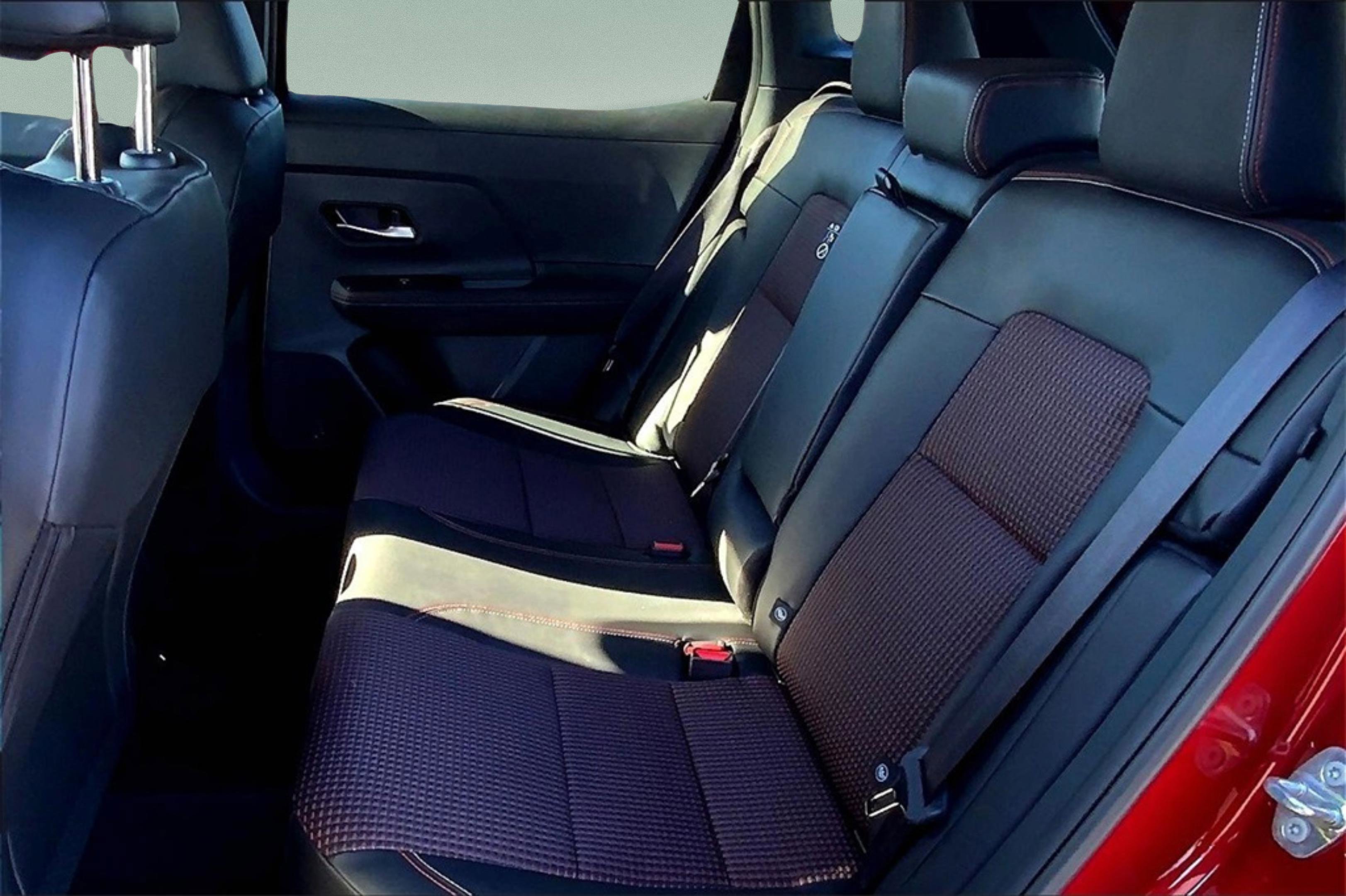 2025 Nissan Kicks SR photo 10