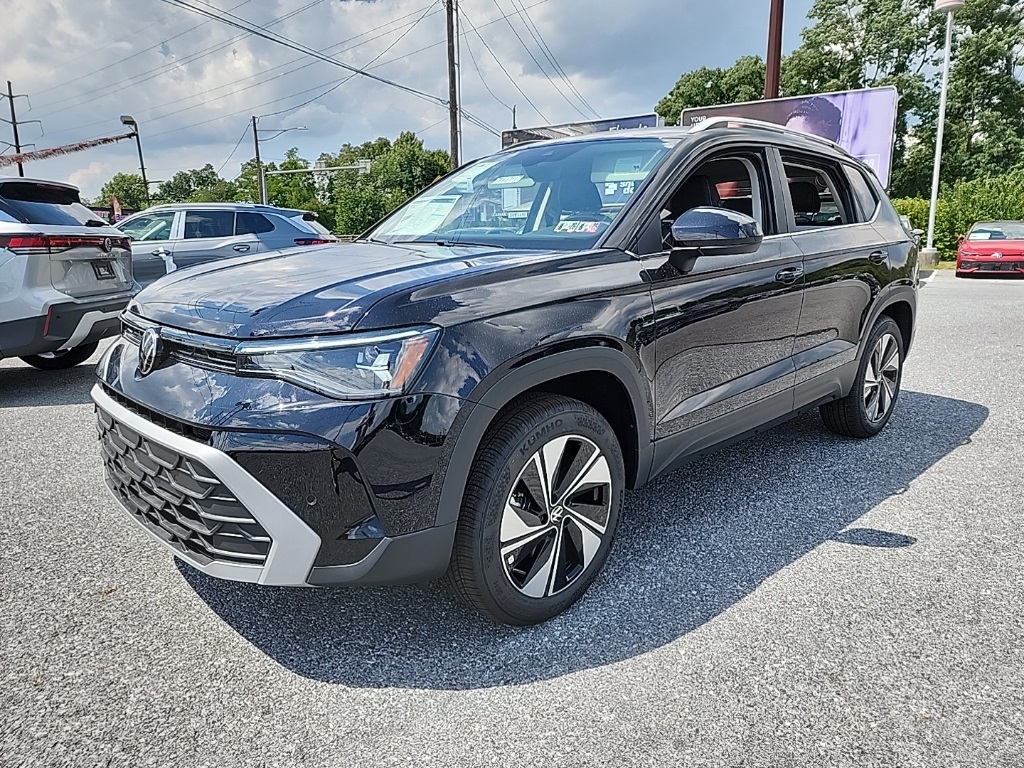 2025 Volkswagen Taos SE's photo