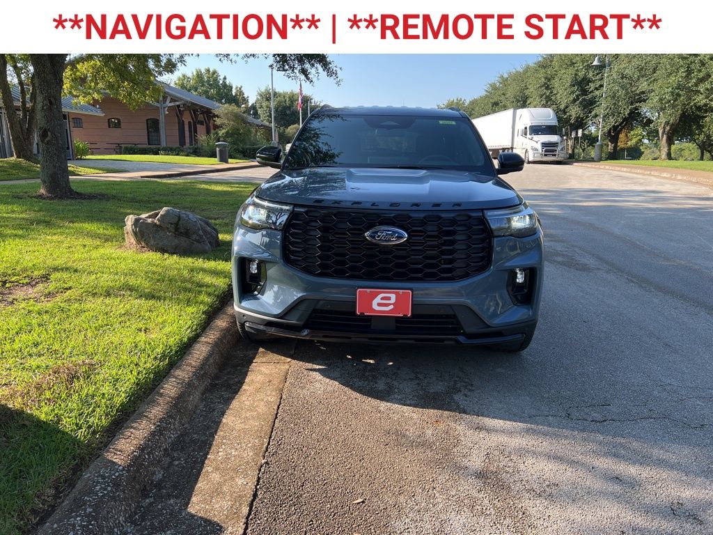 2025 Ford Explorer ST-Line photo 2