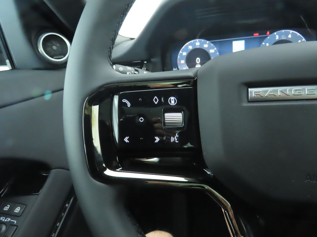 2025 Land Rover Range Rover Evoque S photo 11