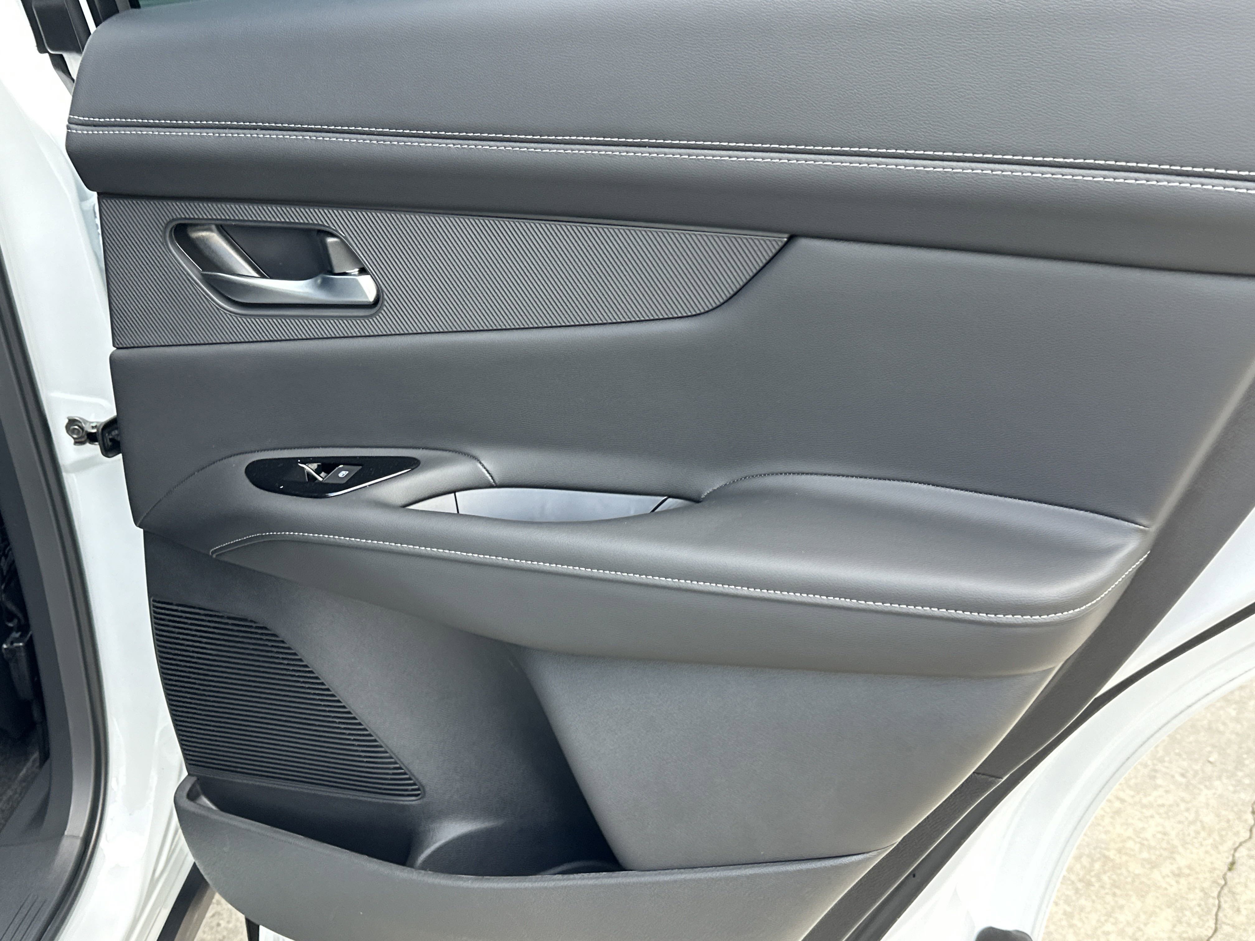 2025 Nissan Murano SL photo 13