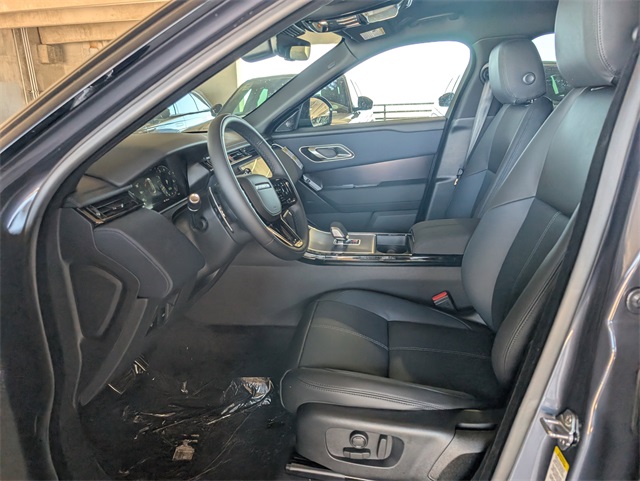 2026 Land Rover Range Rover Velar SE photo 7