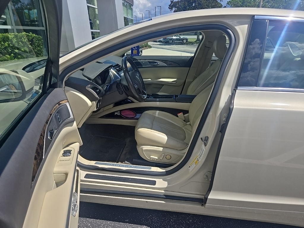 2015 Lincoln MKZ Base photo 9