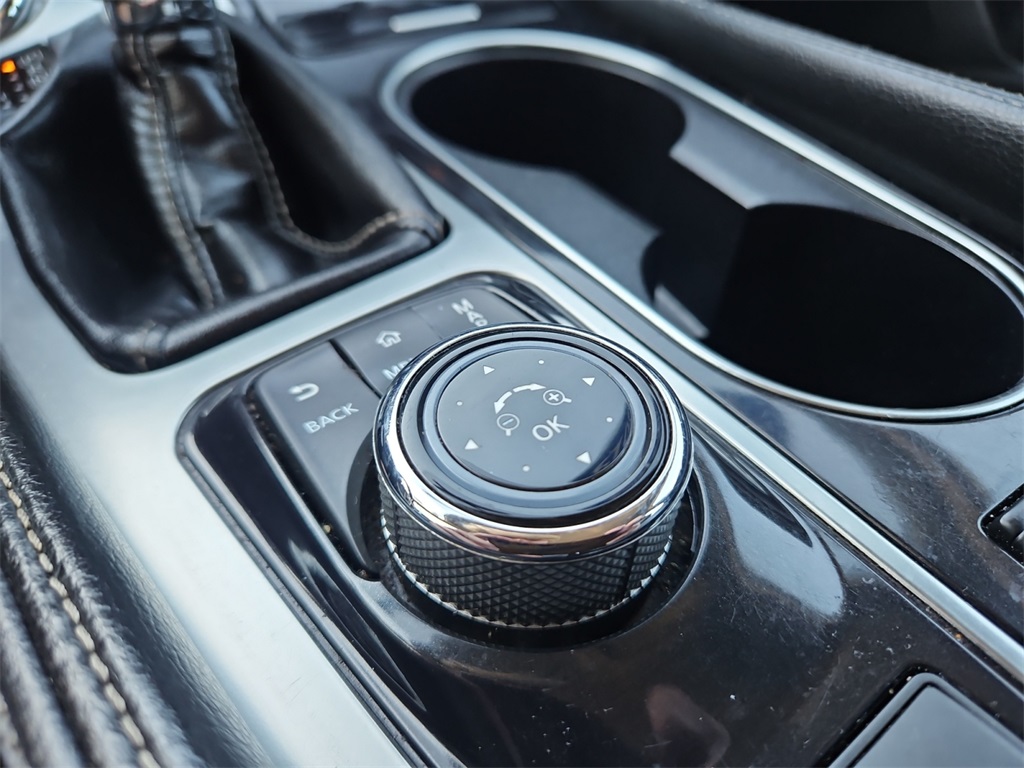 2019 Nissan Maxima SV photo 22