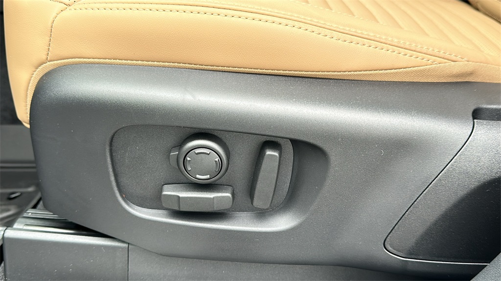 2025 Land Rover Discovery Metropolitan Edition photo 9