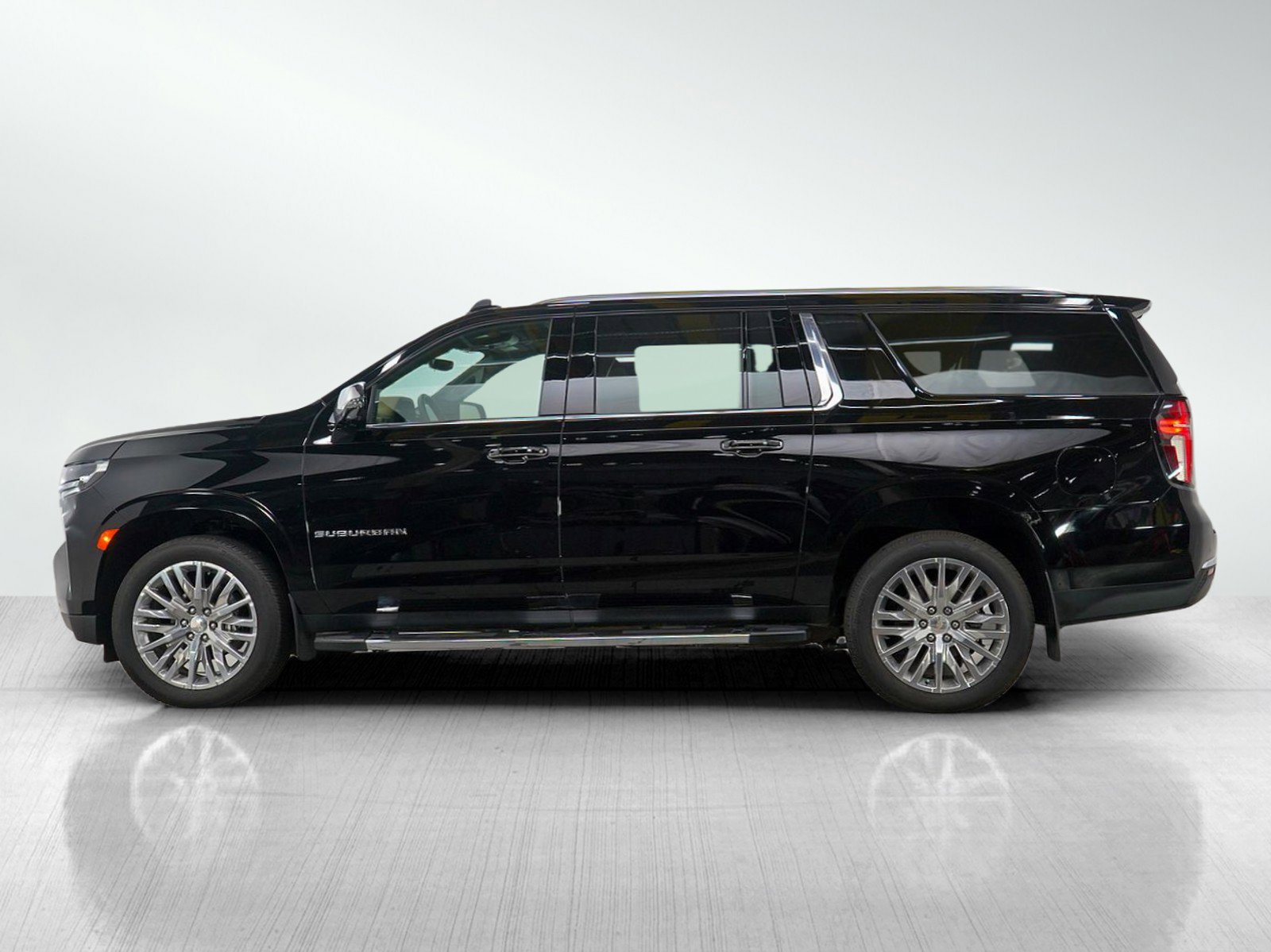 Used 2023 Chevrolet Suburban Premier with VIN 1GNSKFKT9PR269723 for sale in Bloomington, Minnesota