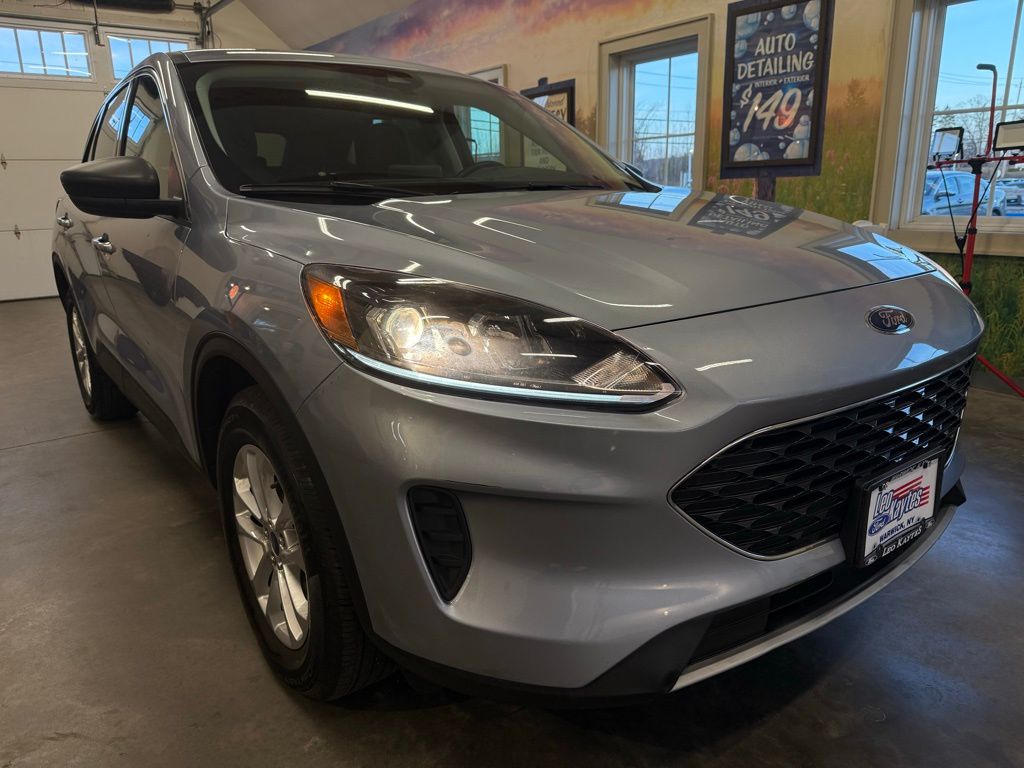 2022 Ford Escape SE photo 3