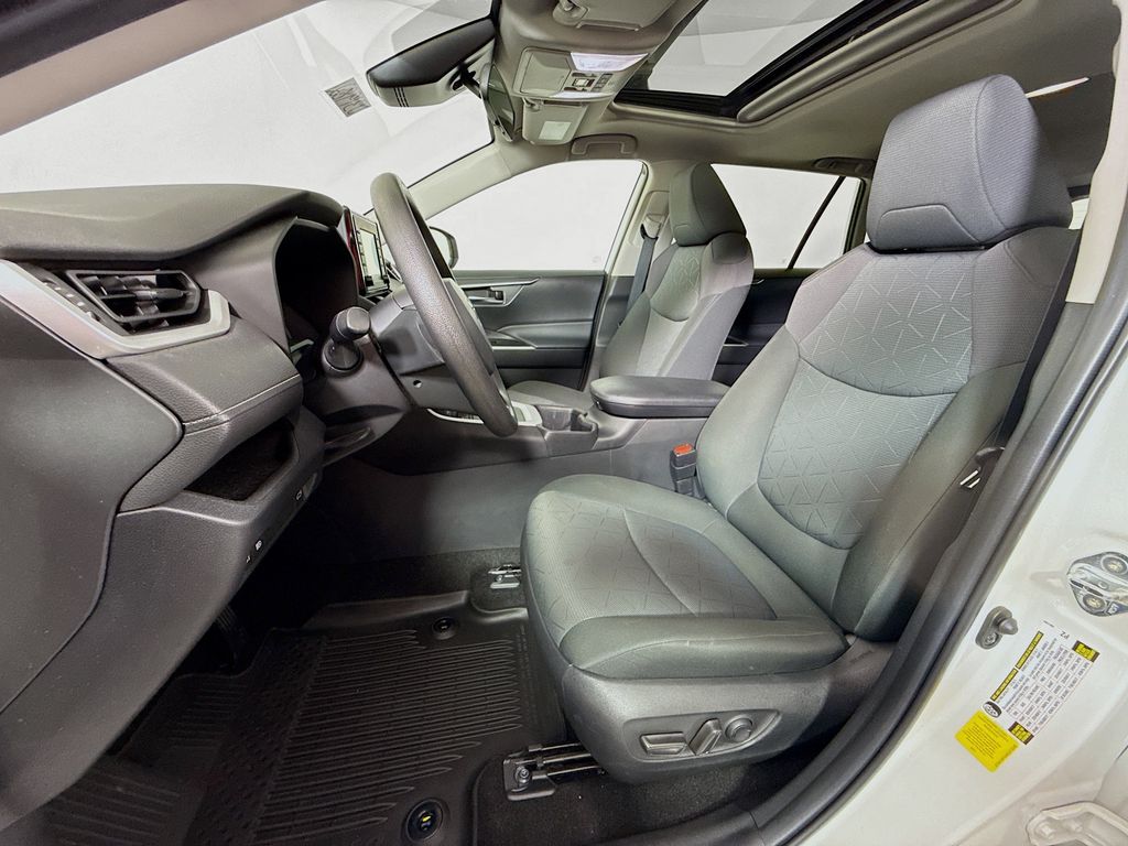 2022 Toyota RAV4 XLE photo 20