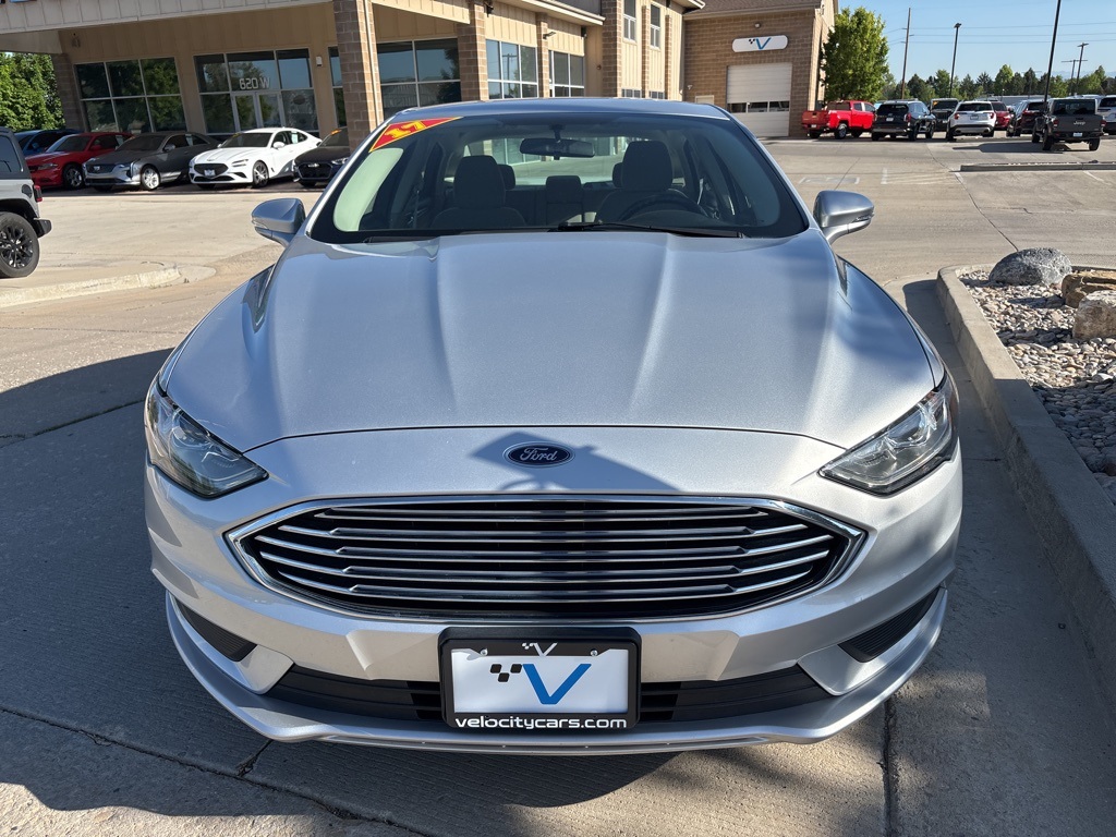 2017 Ford Fusion SE photo 2