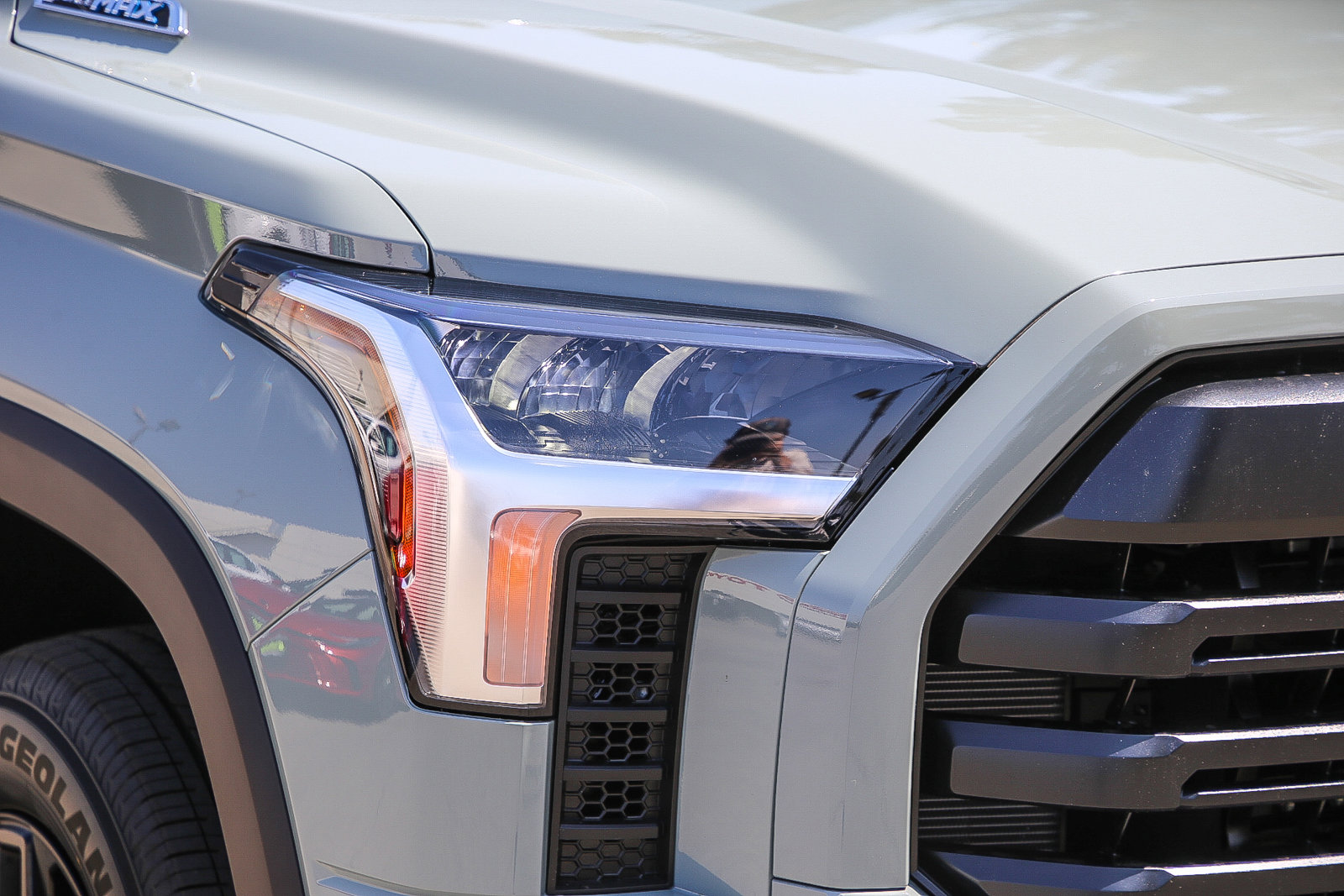 2025 Toyota Tundra Limited CrewMax photo 4