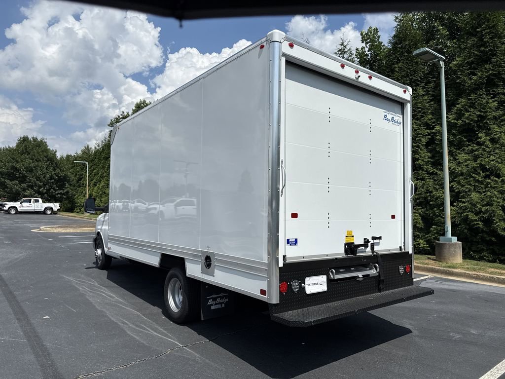 2025 Gmc Savana Cutaway 3500 photo 4