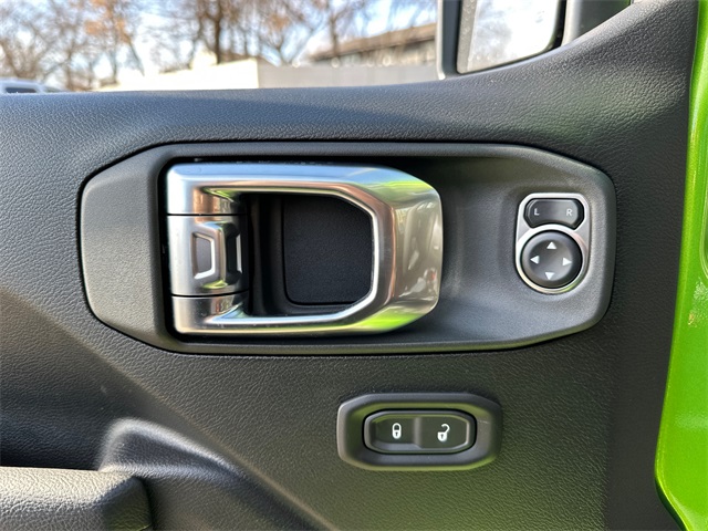 2025 Jeep Wrangler Rubicon photo 30