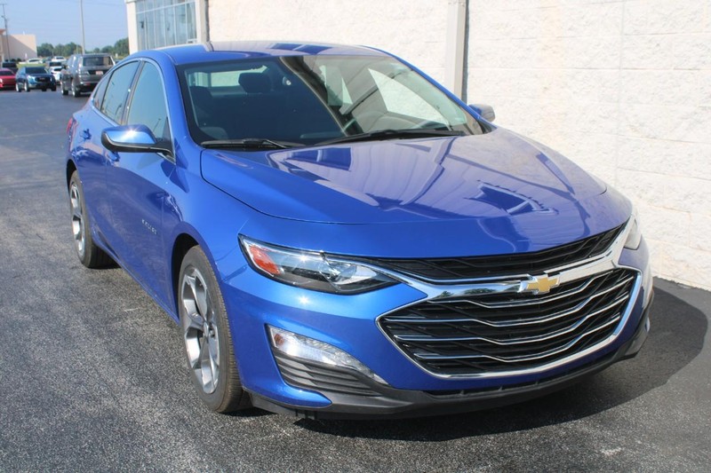 2023 Chevrolet Malibu 1LT photo 2