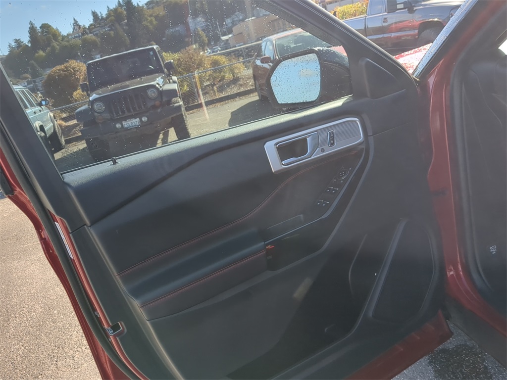 2023 Ford Explorer ST-Line photo 11