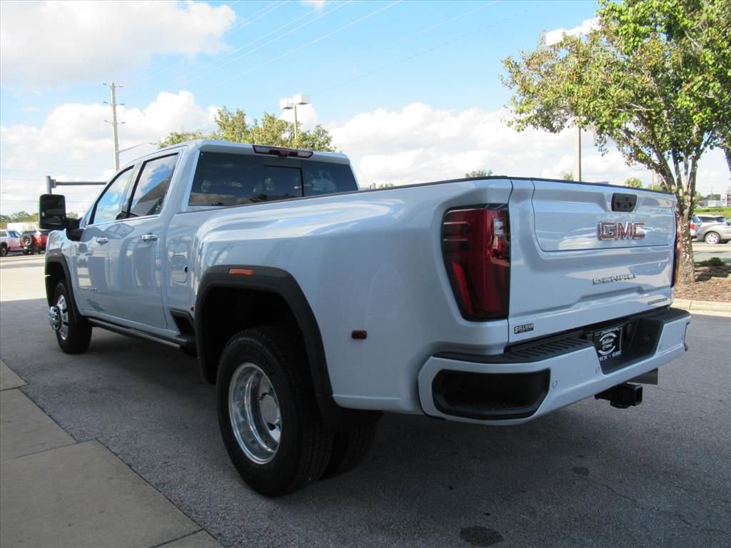 2026 Gmc Sierra 3500 HD Denali photo 4