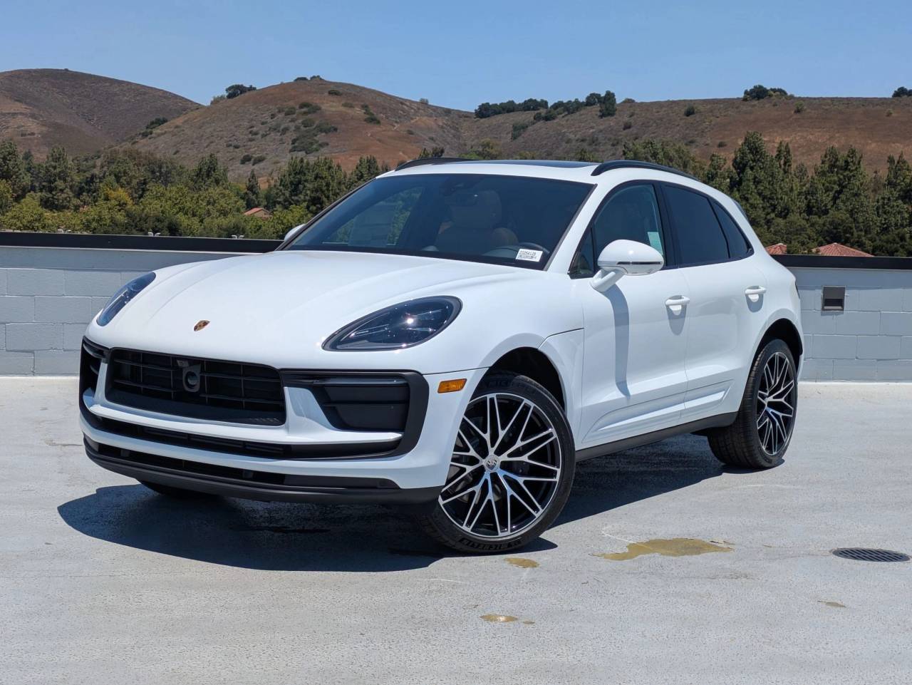 2025 Porsche Macan's photo