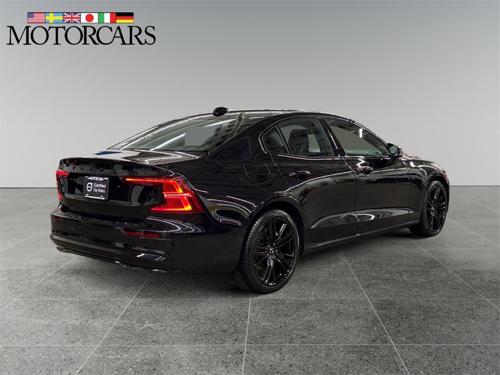 2023 Volvo S60 B5 Plus Black Edition photo 3
