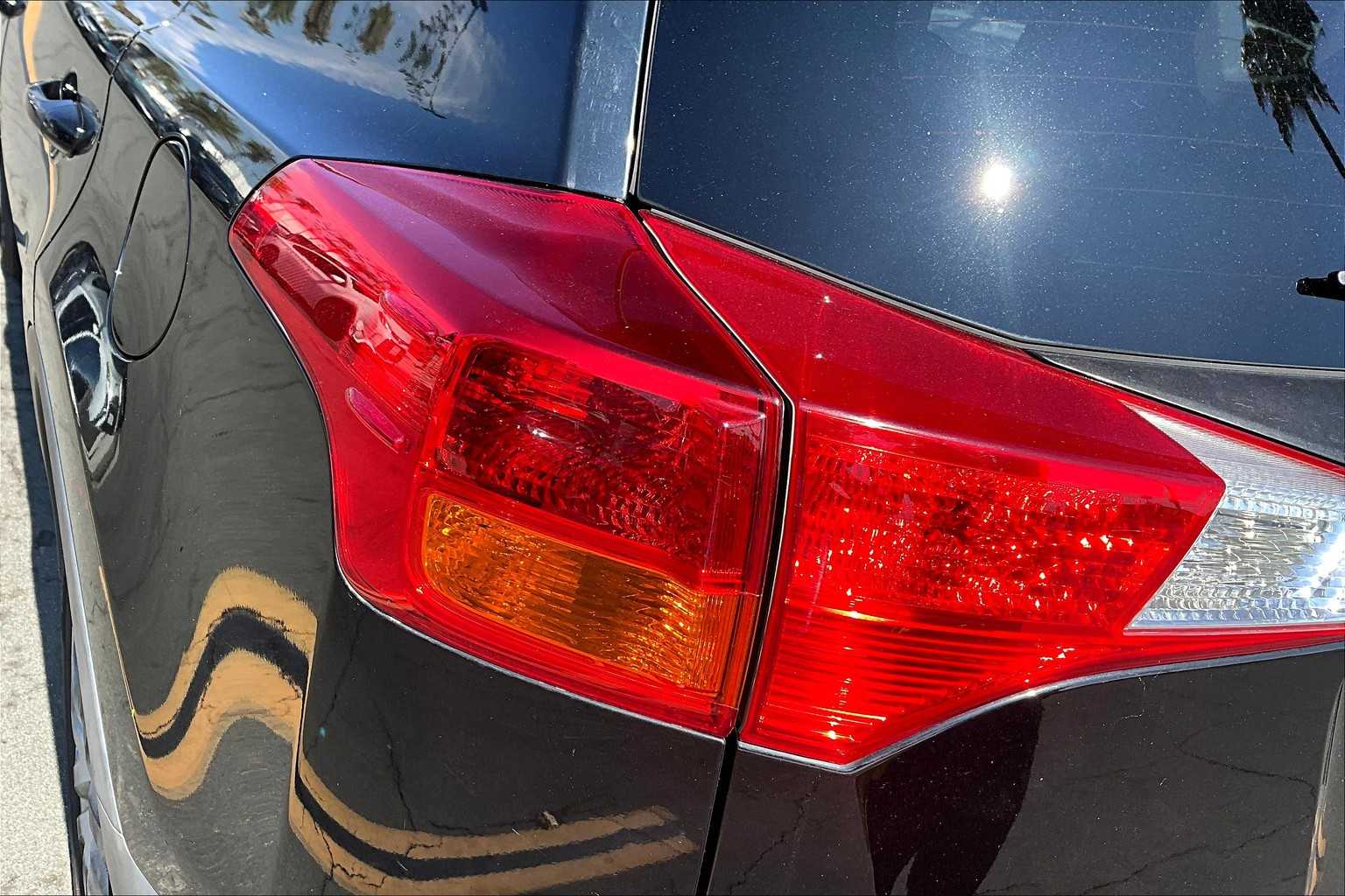 2014 Toyota RAV4 LE photo 27