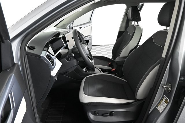 2025 Volkswagen Taos SE photo 26