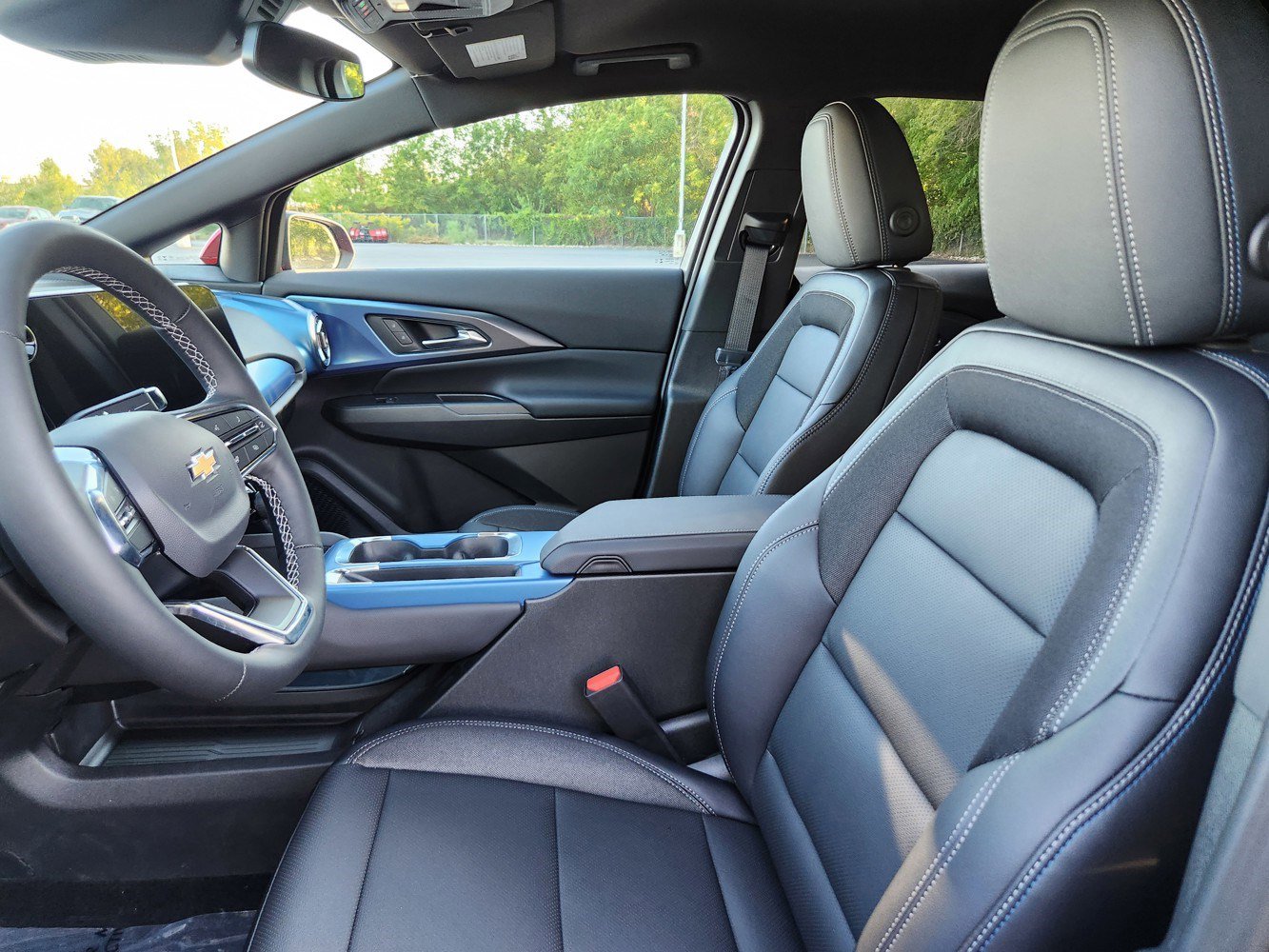 2026 Chevrolet Equinox EV 1LT photo 12